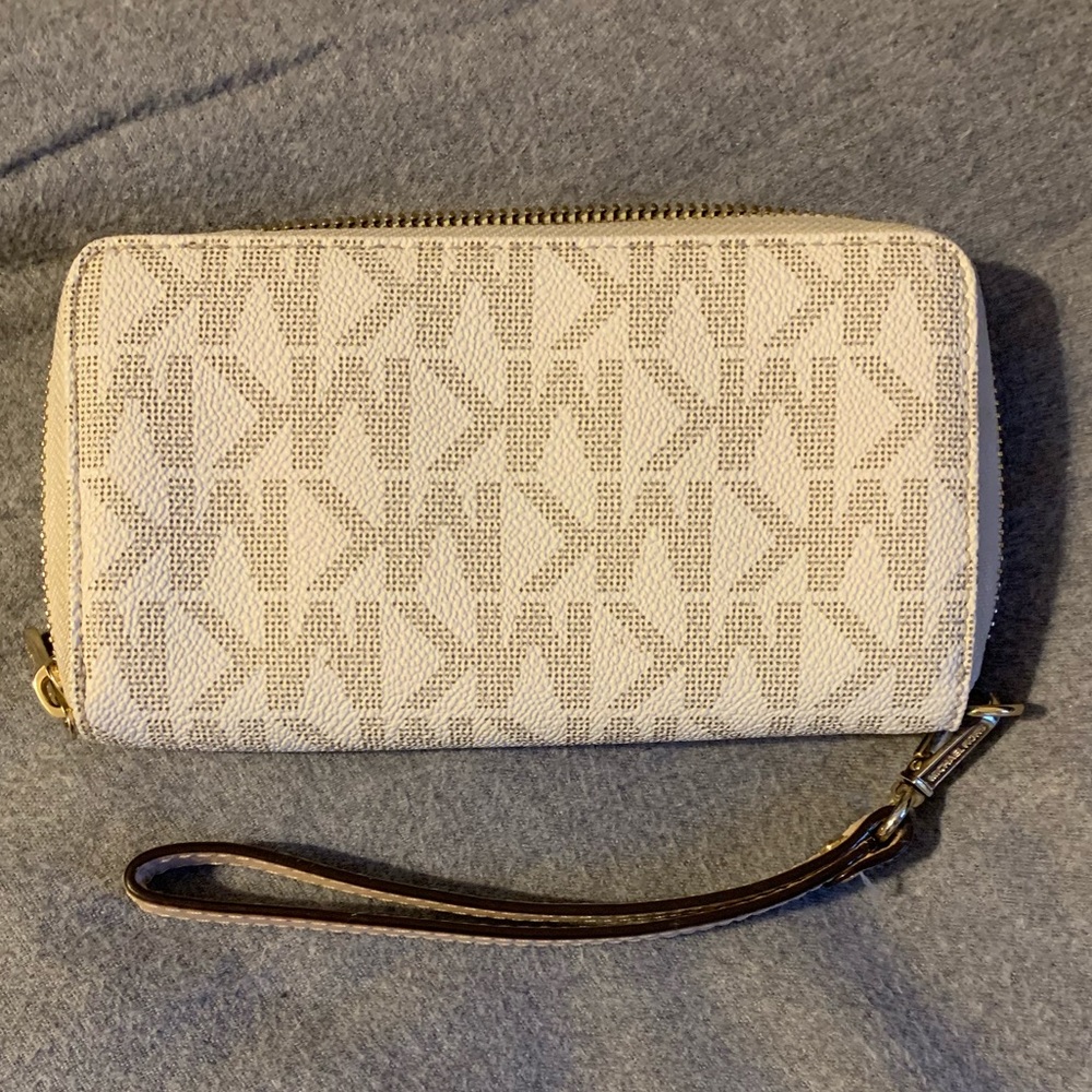 Michael Kors Cream Wristlet - Picture 2 of 6
